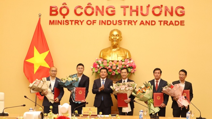 Bộ Công Thương lần thứ 2 trong tháng điều động, bổ nhiệm loạt lãnh đạo- Ảnh 1. Bộ Công Thương lần thứ 2 trong tháng điều động, bổ nhiệm loạt lãnh đạo- Ảnh 1.