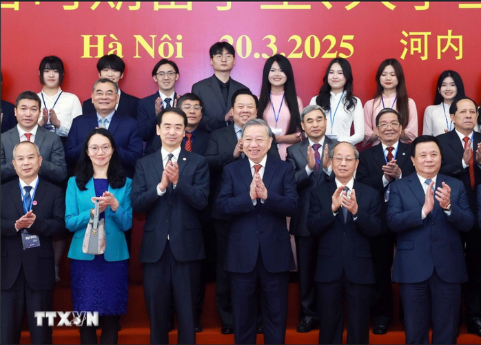 Tổng Bí thư Tô Lâm dự Gặp gỡ lưu học sinh, sinh viên Việt Nam - Trung Quốc- Ảnh 7. Tổng Bí thư Tô Lâm dự Gặp gỡ lưu học sinh, sinh viên Việt Nam - Trung Quốc- Ảnh 7.