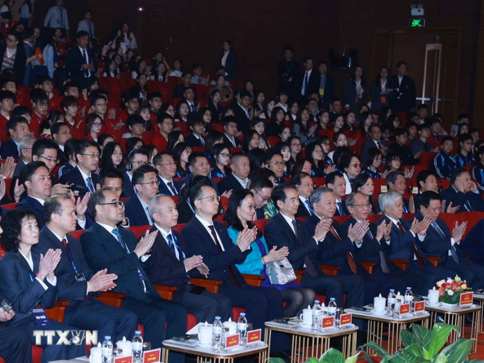 Tổng Bí thư Tô Lâm dự Gặp gỡ lưu học sinh, sinh viên Việt Nam - Trung Quốc- Ảnh 8. Tổng Bí thư Tô Lâm dự Gặp gỡ lưu học sinh, sinh viên Việt Nam - Trung Quốc- Ảnh 8.