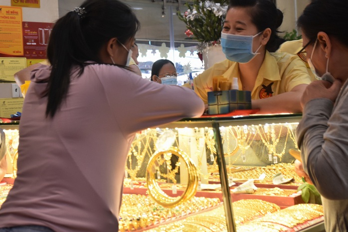 Giá vàng hôm nay, 21-3: Giảm mạnh rồi tăng trở lại- Ảnh 1. Giá vàng hôm nay, 21-3: Giảm mạnh rồi tăng trở lại- Ảnh 1.