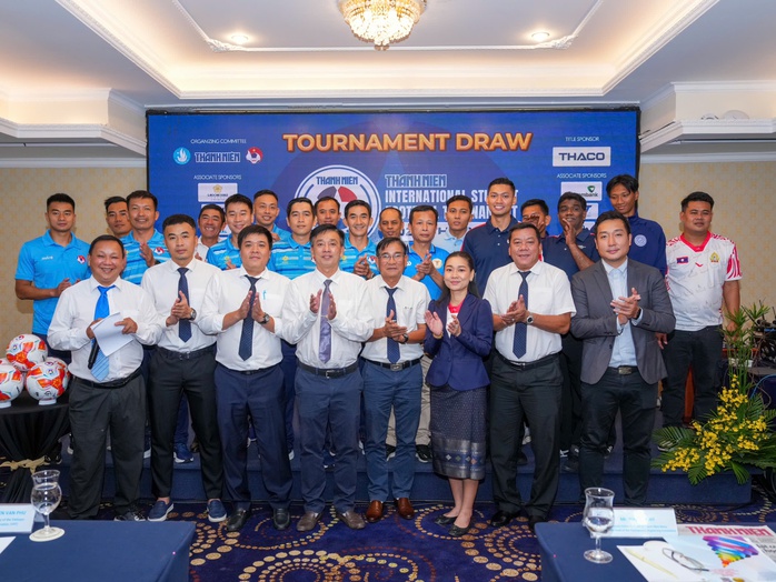 Hai đội bóng sinh viên Việt Nam so tài đội từ Malaysia, Singapore, Lào, Campuchia- Ảnh 5. Hai đội bóng sinh viên Việt Nam so tài đội từ Malaysia, Singapore, Lào, Campuchia- Ảnh 5.