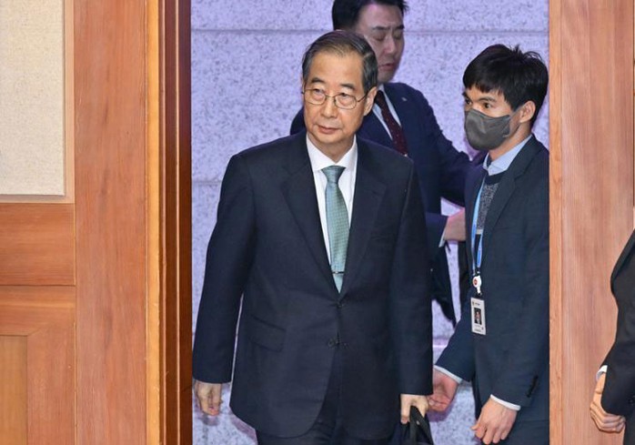 Thủ tướng Hàn Quốc Han Duck-soo tham dự phiên tòa luận tội tại Tòa án Hiến pháp ở thủ đô Seoul hôm 19-2. Ảnh: JOINT PRESS CORPS Thủ tướng Hàn Quốc Han Duck-soo tham dự phiên tòa luận tội tại Tòa án Hiến pháp ở thủ đô Seoul hôm 19-2. Ảnh: JOINT PRESS CORPS