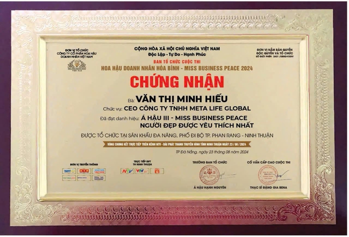 Vì sao Á hậu 3 "Hoa hậu Doanh nhân Hòa Bình 2024" trả vương miện sau đăng quang?- Ảnh 2. Vì sao Á hậu 3 "Hoa hậu Doanh nhân Hòa Bình 2024" trả vương miện sau đăng quang?- Ảnh 2.