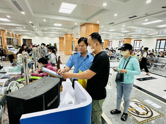 BHXH TP HCM lùi thời gian thực hiện chức năng theo cơ cấu tổ chức mới- Ảnh 1. BHXH TP HCM lùi thời gian thực hiện chức năng theo cơ cấu tổ chức mới- Ảnh 1.