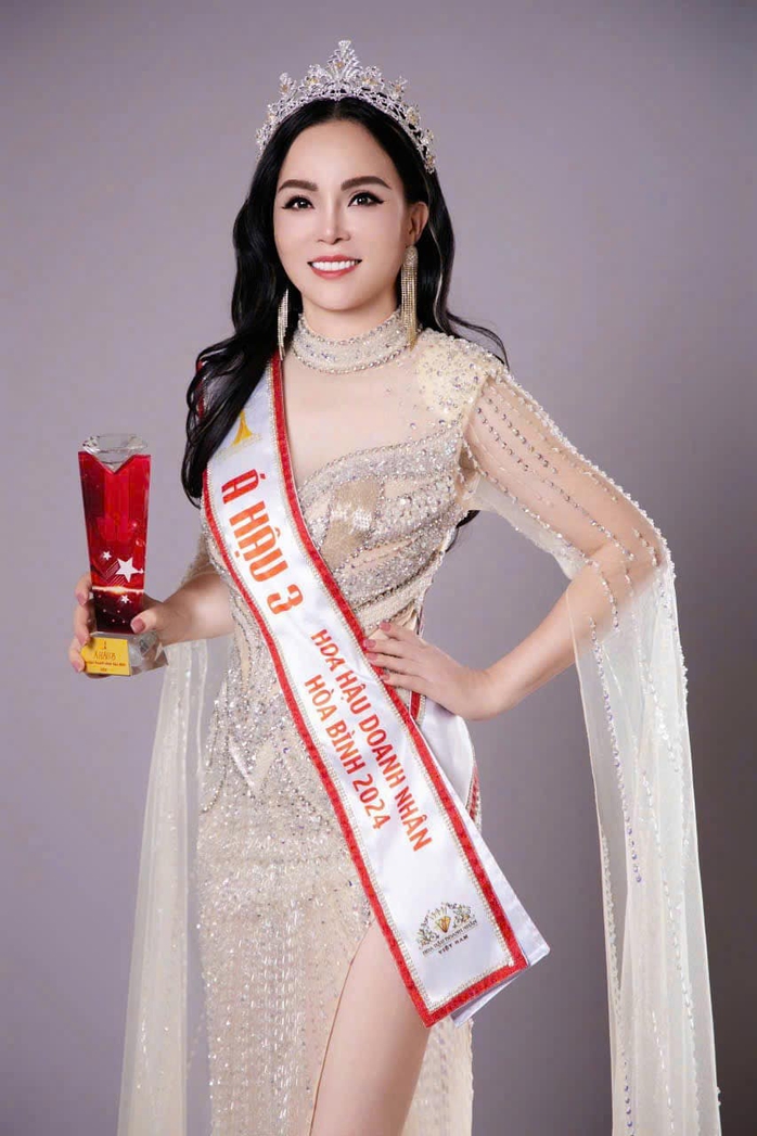 Vì sao Á hậu 3 "Hoa hậu Doanh nhân Hòa Bình 2024" trả vương miện sau đăng quang?- Ảnh 1. Vì sao Á hậu 3 "Hoa hậu Doanh nhân Hòa Bình 2024" trả vương miện sau đăng quang?- Ảnh 1.