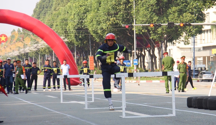Hình ảnh Cảnh sát PCCC- CNCH khu vực Đông Nam bộ và Tây Nguyên tại hội thi ở Bình Dương- Ảnh 10. Hình ảnh Cảnh sát PCCC- CNCH khu vực Đông Nam bộ và Tây Nguyên tại hội thi ở Bình Dương- Ảnh 10.
