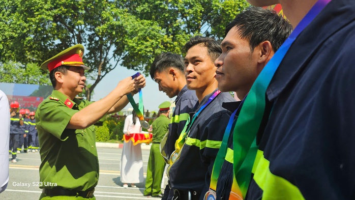 Hình ảnh Cảnh sát PCCC- CNCH khu vực Đông Nam bộ và Tây Nguyên tại hội thi ở Bình Dương- Ảnh 8. Hình ảnh Cảnh sát PCCC- CNCH khu vực Đông Nam bộ và Tây Nguyên tại hội thi ở Bình Dương- Ảnh 8.