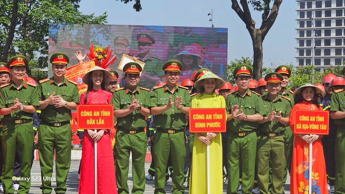 Hình ảnh Cảnh sát PCCC- CNCH khu vực Đông Nam bộ và Tây Nguyên tại hội thi ở Bình Dương- Ảnh 2. Hình ảnh Cảnh sát PCCC- CNCH khu vực Đông Nam bộ và Tây Nguyên tại hội thi ở Bình Dương- Ảnh 2.