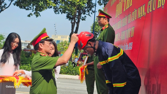 Hình ảnh Cảnh sát PCCC- CNCH khu vực Đông Nam bộ và Tây Nguyên tại hội thi ở Bình Dương- Ảnh 7. Hình ảnh Cảnh sát PCCC- CNCH khu vực Đông Nam bộ và Tây Nguyên tại hội thi ở Bình Dương- Ảnh 7.
