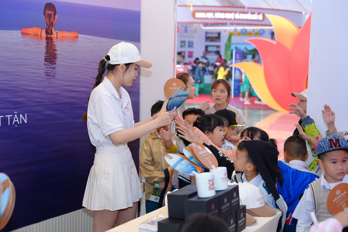 Khai mạc triển lãm chào mừng 50 năm giải phóng tỉnh Quảng Nam- Ảnh 7. Khai mạc triển lãm chào mừng 50 năm giải phóng tỉnh Quảng Nam- Ảnh 7.