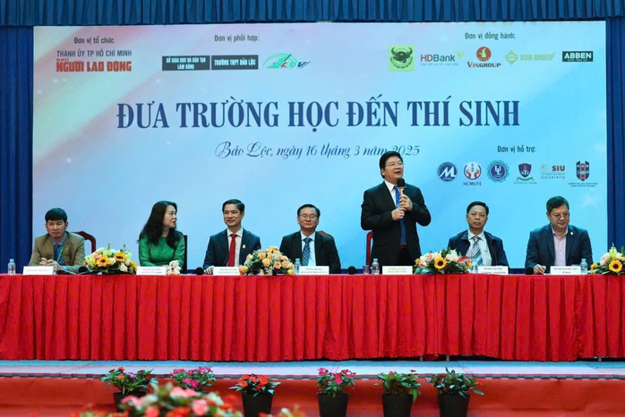 Hôm nay, hơn 1.600 học sinh Bình Dương tham gia "Đưa trường học đến thí sinh"- Ảnh 1. Hôm nay, hơn 1.600 học sinh Bình Dương tham gia "Đưa trường học đến thí sinh"- Ảnh 1.