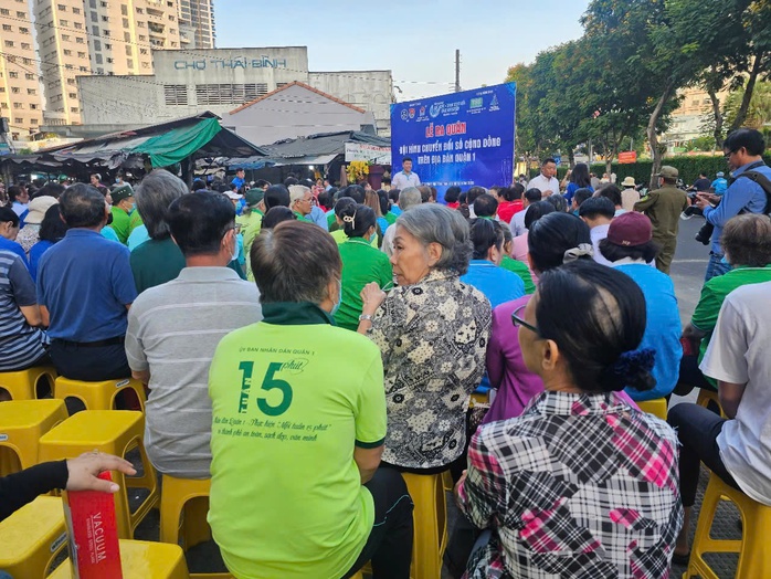 Ra quân Đội hình chuyển đổi số cộng đồng trên địa bàn quận 1, TP HCM Ảnh: Lê Tỉnh Ra quân Đội hình chuyển đổi số cộng đồng trên địa bàn quận 1, TP HCM Ảnh: Lê Tỉnh