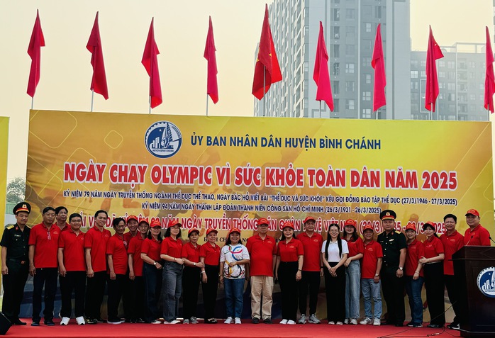 Rộn ràng "Ngày chạy Olympic vì sức khỏe toàn dân" tại Bình Chánh- Ảnh 3. Rộn ràng "Ngày chạy Olympic vì sức khỏe toàn dân" tại Bình Chánh- Ảnh 3.