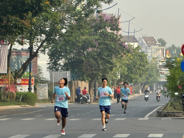 Rộn ràng "Ngày chạy Olympic vì sức khỏe toàn dân" tại Bình Chánh- Ảnh 8. Rộn ràng "Ngày chạy Olympic vì sức khỏe toàn dân" tại Bình Chánh- Ảnh 8.