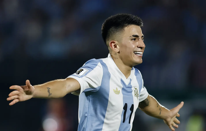 Almada ghi bàn thứ 2.000, Argentina nhấn chìm chủ nhà Uruguay- Ảnh 2. Almada ghi bàn thứ 2.000, Argentina nhấn chìm chủ nhà Uruguay- Ảnh 2.