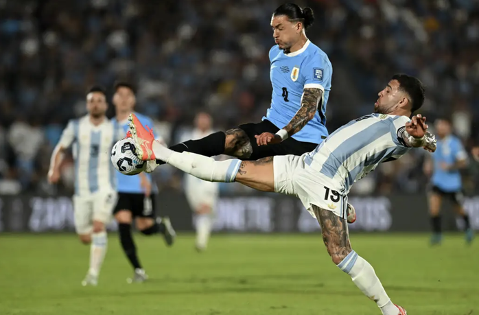 Almada ghi bàn thứ 2.000, Argentina nhấn chìm chủ nhà Uruguay- Ảnh 1. Almada ghi bàn thứ 2.000, Argentina nhấn chìm chủ nhà Uruguay- Ảnh 1.