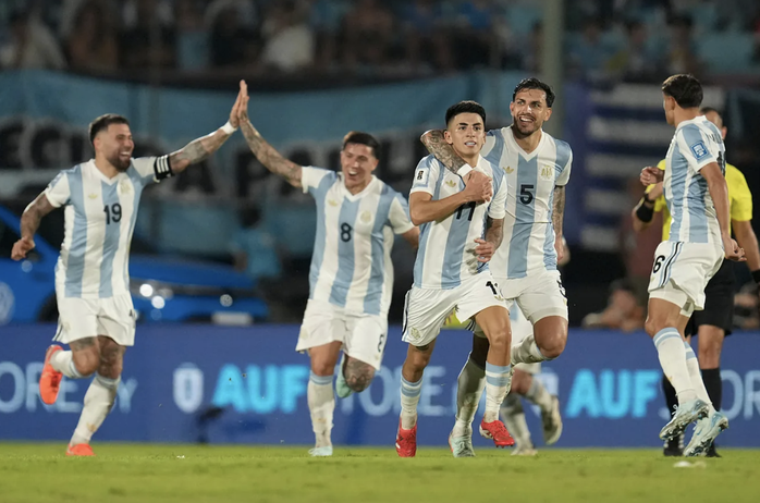 Almada ghi bàn thứ 2.000, Argentina nhấn chìm chủ nhà Uruguay- Ảnh 3. Almada ghi bàn thứ 2.000, Argentina nhấn chìm chủ nhà Uruguay- Ảnh 3.