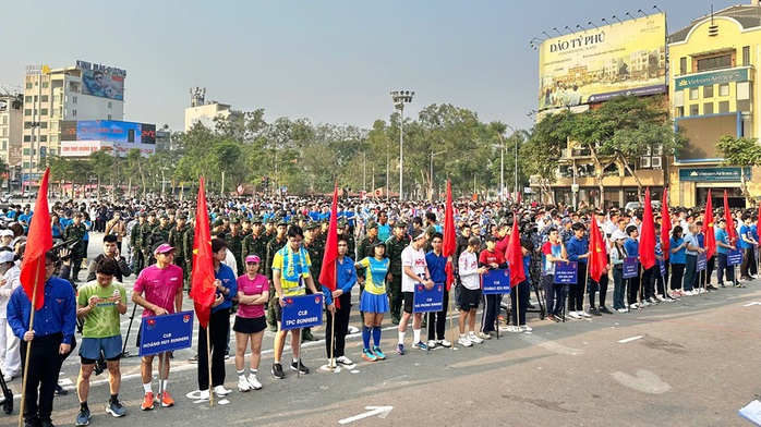 Bí thư Thành ủy Hải Phòng xuống đường chạy vì thành phố xanh, thân thiện- Ảnh 2. Bí thư Thành ủy Hải Phòng xuống đường chạy vì thành phố xanh, thân thiện- Ảnh 2.