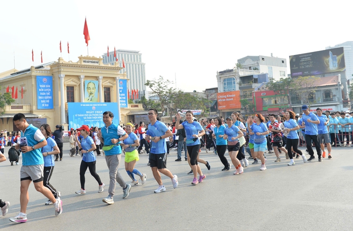 Bí thư Thành ủy Hải Phòng xuống đường chạy vì thành phố xanh, thân thiện- Ảnh 7. Bí thư Thành ủy Hải Phòng xuống đường chạy vì thành phố xanh, thân thiện- Ảnh 7.
