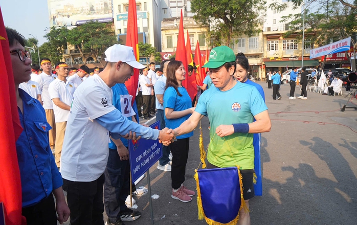 Bí thư Thành ủy Hải Phòng xuống đường chạy vì thành phố xanh, thân thiện- Ảnh 4. Bí thư Thành ủy Hải Phòng xuống đường chạy vì thành phố xanh, thân thiện- Ảnh 4.