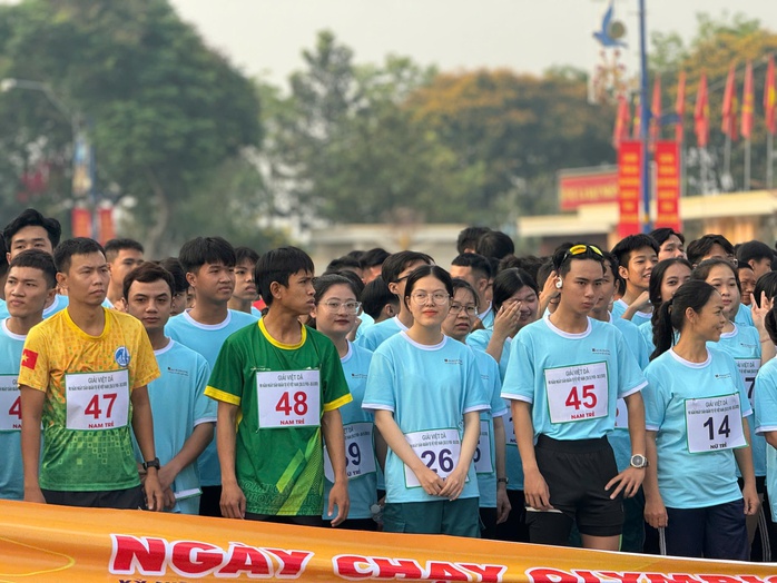 Rộn ràng "Ngày chạy Olympic vì sức khỏe toàn dân" tại Bình Chánh- Ảnh 6. Rộn ràng "Ngày chạy Olympic vì sức khỏe toàn dân" tại Bình Chánh- Ảnh 6.