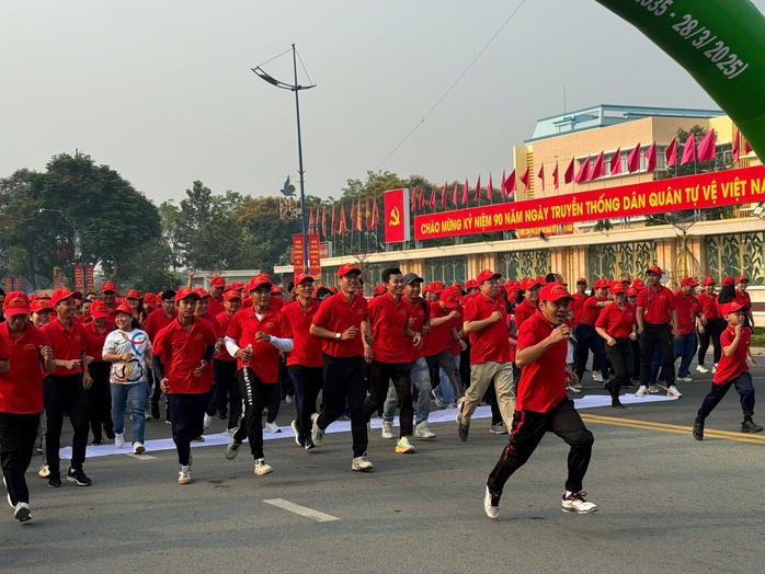 Rộn ràng "Ngày chạy Olympic vì sức khỏe toàn dân" tại Bình Chánh- Ảnh 5. Rộn ràng "Ngày chạy Olympic vì sức khỏe toàn dân" tại Bình Chánh- Ảnh 5.