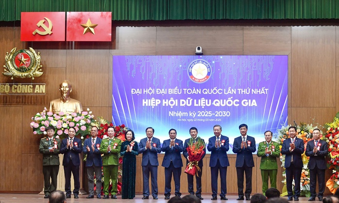 Tổng Bí thư Tô Lâm: Nhà nước và tư nhân cùng đầu tư hạ tầng dữ liệu- Ảnh 2. Tổng Bí thư Tô Lâm: Nhà nước và tư nhân cùng đầu tư hạ tầng dữ liệu- Ảnh 2.