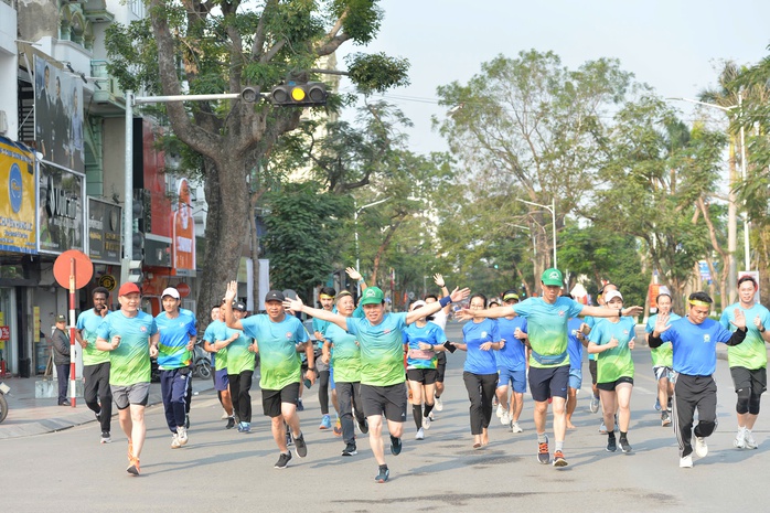 Bí thư Thành ủy Hải Phòng xuống đường chạy vì thành phố xanh, thân thiện- Ảnh 9. Bí thư Thành ủy Hải Phòng xuống đường chạy vì thành phố xanh, thân thiện- Ảnh 9.