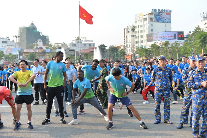 Bí thư Thành ủy Hải Phòng xuống đường chạy vì thành phố xanh, thân thiện- Ảnh 6. Bí thư Thành ủy Hải Phòng xuống đường chạy vì thành phố xanh, thân thiện- Ảnh 6.