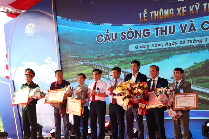 Quảng Nam thông xe kỹ thuật cầu Sông Thu và cầu An Bình hơn 900 tỉ đồng- Ảnh 1. Quảng Nam thông xe kỹ thuật cầu Sông Thu và cầu An Bình hơn 900 tỉ đồng- Ảnh 1.