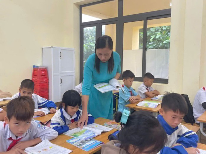 Cô Vân trong giờ dạy. (Ảnh do nhân vật cung cấp) Cô Vân trong giờ dạy. (Ảnh do nhân vật cung cấp)