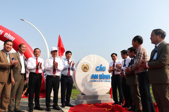 Quảng Nam thông xe kỹ thuật cầu Sông Thu và cầu An Bình hơn 900 tỉ đồng- Ảnh 4. Quảng Nam thông xe kỹ thuật cầu Sông Thu và cầu An Bình hơn 900 tỉ đồng- Ảnh 4.