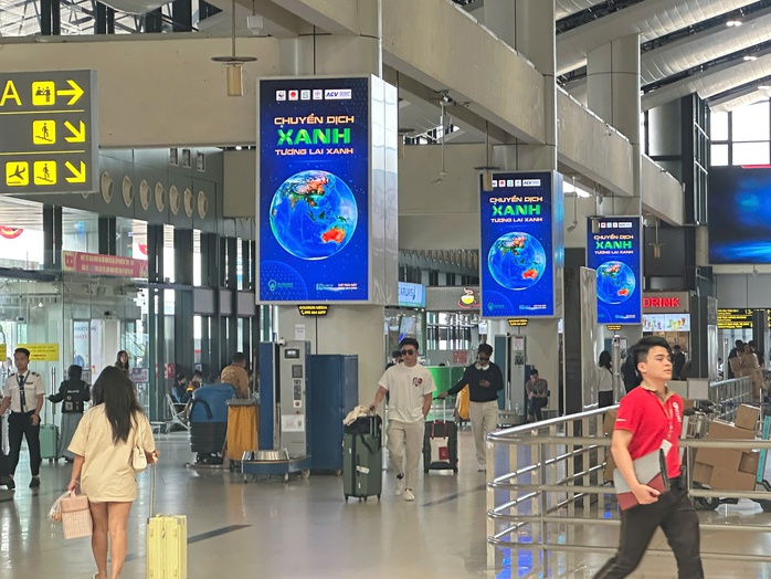 Sân bay Nội Bài khác biệt khi tắt đèn trong Giờ Trái Đất- Ảnh 4. Sân bay Nội Bài khác biệt khi tắt đèn trong Giờ Trái Đất- Ảnh 4.