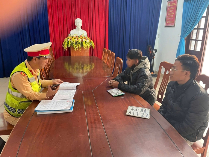 Lại phát hiện "quái xế" trên đèo Hải Vân- Ảnh 1. Lại phát hiện "quái xế" trên đèo Hải Vân- Ảnh 1.