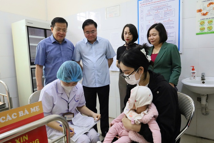 Bộ Y tế kiểm tra chiến dịch tiêm vắc-xin sởi- Ảnh 1. Bộ Y tế kiểm tra chiến dịch tiêm vắc-xin sởi- Ảnh 1.
