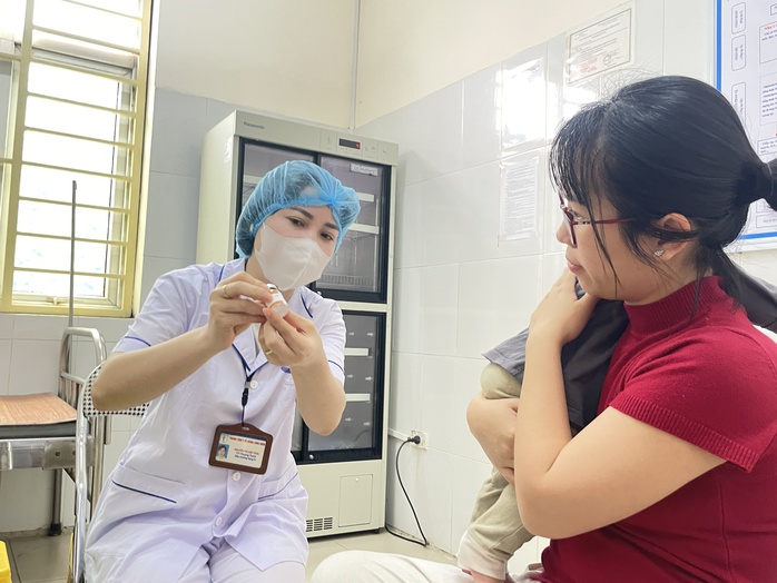 Bộ Y tế kiểm tra chiến dịch tiêm vắc-xin sởi- Ảnh 4. Bộ Y tế kiểm tra chiến dịch tiêm vắc-xin sởi- Ảnh 4.