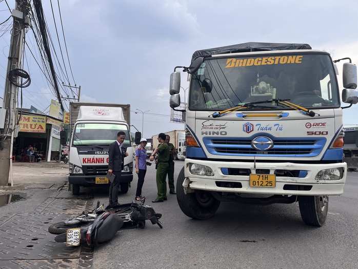 Truy tố tài xế xe tải tông chết người đi xe máy trên Quốc lộ 51 gây phẫn nộ dư luận- Ảnh 1. Truy tố tài xế xe tải tông chết người đi xe máy trên Quốc lộ 51 gây phẫn nộ dư luận- Ảnh 1.