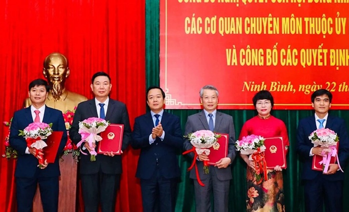 Ninh Bình thu hồi quyết định bổ nhiệm 3 Phó giám đốc sở- Ảnh 1. Ninh Bình thu hồi quyết định bổ nhiệm 3 Phó giám đốc sở- Ảnh 1.