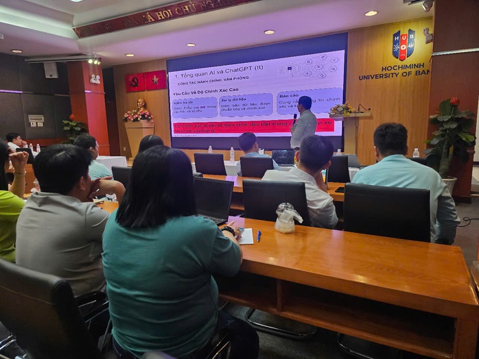 "Xóa mù công nghệ" cho cán bộ, viên chức- Ảnh 1. "Xóa mù công nghệ" cho cán bộ, viên chức- Ảnh 1.