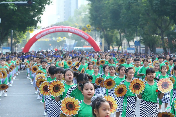 H&agrave;ng ngh&igrave;n người d&acirc;n TP HCM tham gia Ng&agrave;y chạy Olympic - Ảnh 3.