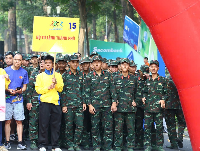 H&agrave;ng ngh&igrave;n người d&acirc;n TP HCM tham gia Ng&agrave;y chạy Olympic - Ảnh 5.