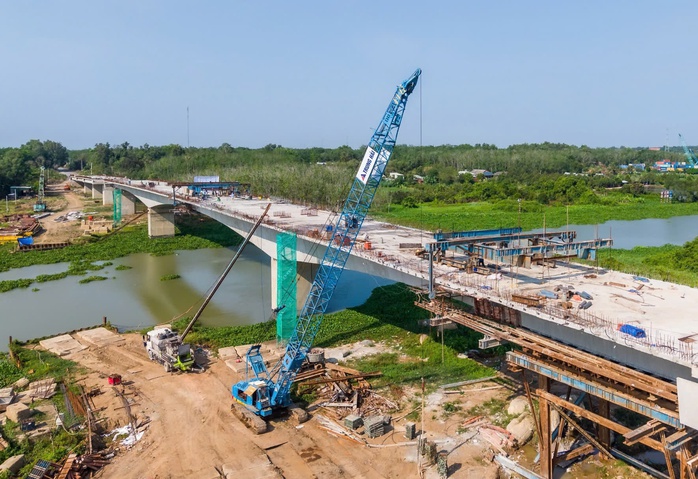 Nhiều dự án cầu, đường đua về đích- Ảnh 3. Nhiều dự án cầu, đường đua về đích- Ảnh 3.