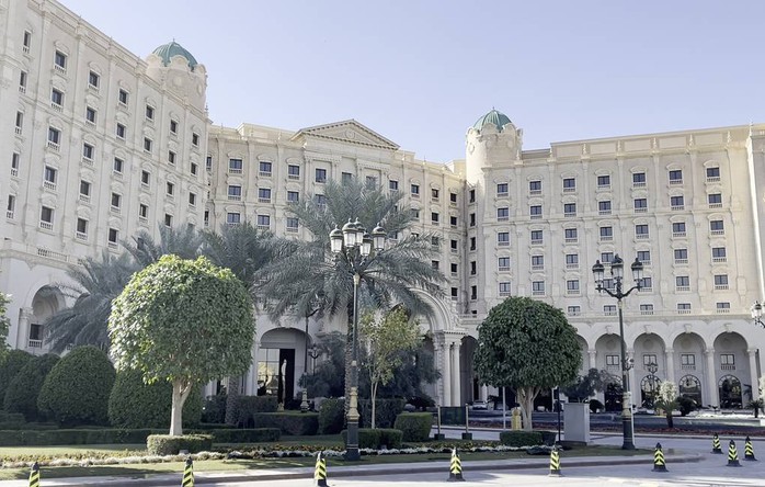 Phái đoàn Nga - Mỹ đàm phán tại khách sạn Ritz-Carlton ở Riyadh - Ả Rập Saudi hôm 24-3. Ảnh: TASS Phái đoàn Nga - Mỹ đàm phán tại khách sạn Ritz-Carlton ở Riyadh - Ả Rập Saudi hôm 24-3. Ảnh: TASS