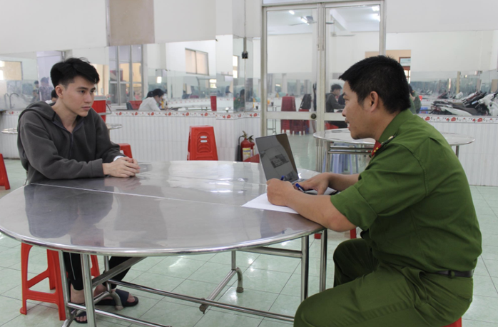 Công an TP HCM bắt nóng 2 nhóm thác loạn tập thể- Ảnh 2. Công an TP HCM bắt nóng 2 nhóm thác loạn tập thể- Ảnh 2.