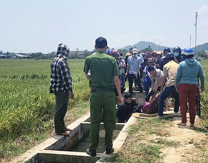 Bình Định: Phát hiện thi thể người phụ nữ dưới mương nước- Ảnh 1. Bình Định: Phát hiện thi thể người phụ nữ dưới mương nước- Ảnh 1.
