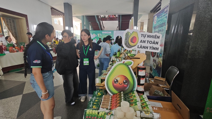 Gian hàng của doanh nghiệp khởi nghiệp tại cuộc thi Khởi nghiệp Xanh do Trung tâm Nghiên cứu Kinh doanh và Hỗ trợ doanh nghiệp (BSA) tổ chức Ảnh: AN NA Gian hàng của doanh nghiệp khởi nghiệp tại cuộc thi Khởi nghiệp Xanh do Trung tâm Nghiên cứu Kinh doanh và Hỗ trợ doanh nghiệp (BSA) tổ chức Ảnh: AN NA