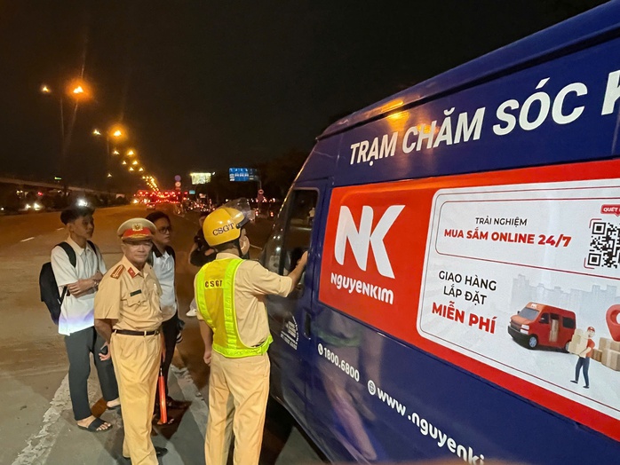 TP HCM: Tăng cường xử lý vi phạm nồng độ cồn- Ảnh 1. TP HCM: Tăng cường xử lý vi phạm nồng độ cồn- Ảnh 1.
