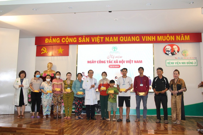 Một bệnh viện vận động hơn 20 tỉ/năm hỗ trợ điều trị bệnh nhi- Ảnh 1. Một bệnh viện vận động hơn 20 tỉ/năm hỗ trợ điều trị bệnh nhi- Ảnh 1.