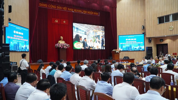 Hội thảo khoa học "TP HCM - Thành tựu 50 năm xây dựng, bảo vệ và phát triển"- Ảnh 1. Hội thảo khoa học "TP HCM - Thành tựu 50 năm xây dựng, bảo vệ và phát triển"- Ảnh 1.