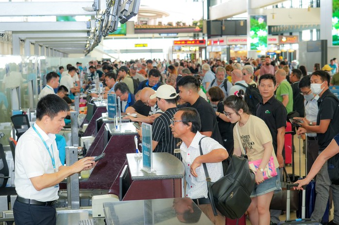 Hàng không tăng ngàn chuyến bay dịp Lễ 30-4, 1-5- Ảnh 1. Hàng không tăng ngàn chuyến bay dịp Lễ 30-4, 1-5- Ảnh 1.